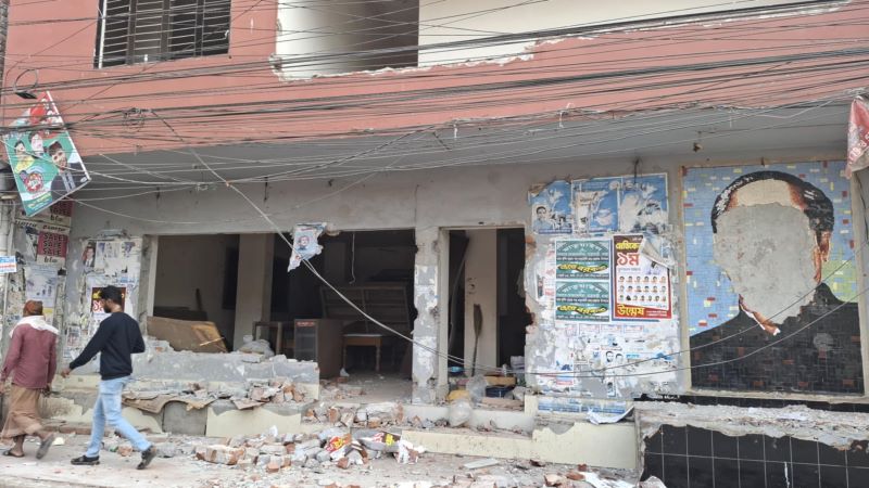 মাদারীপুরে আওয়ামী লীগের কার্যালয় ও শেখ মুজিবের ম্যুরাল ভাঙচুর